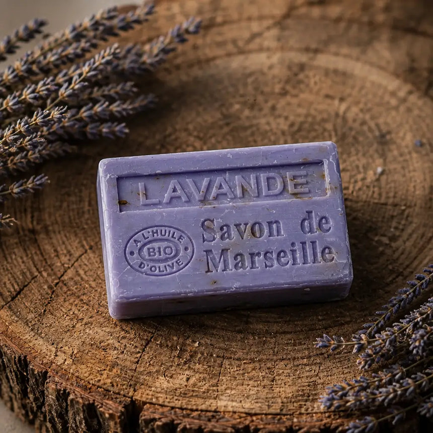 Lavender Twilight — mydło Lawenda AromaLax w naturalnej aranżacji z lawendą