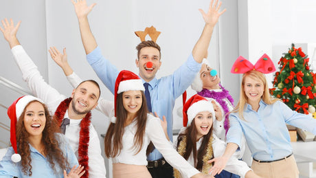 Pracownicy zadowoleni z prezentów świątecznych