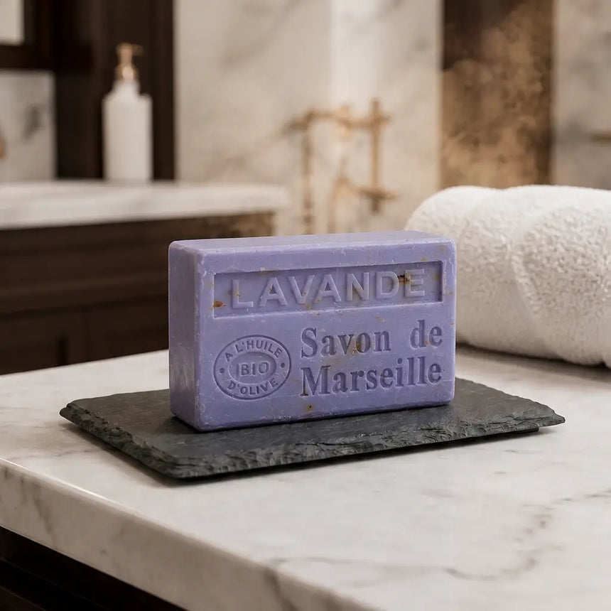 Mydło marsylskie Lawenda AromaLax w eleganckiej łazience